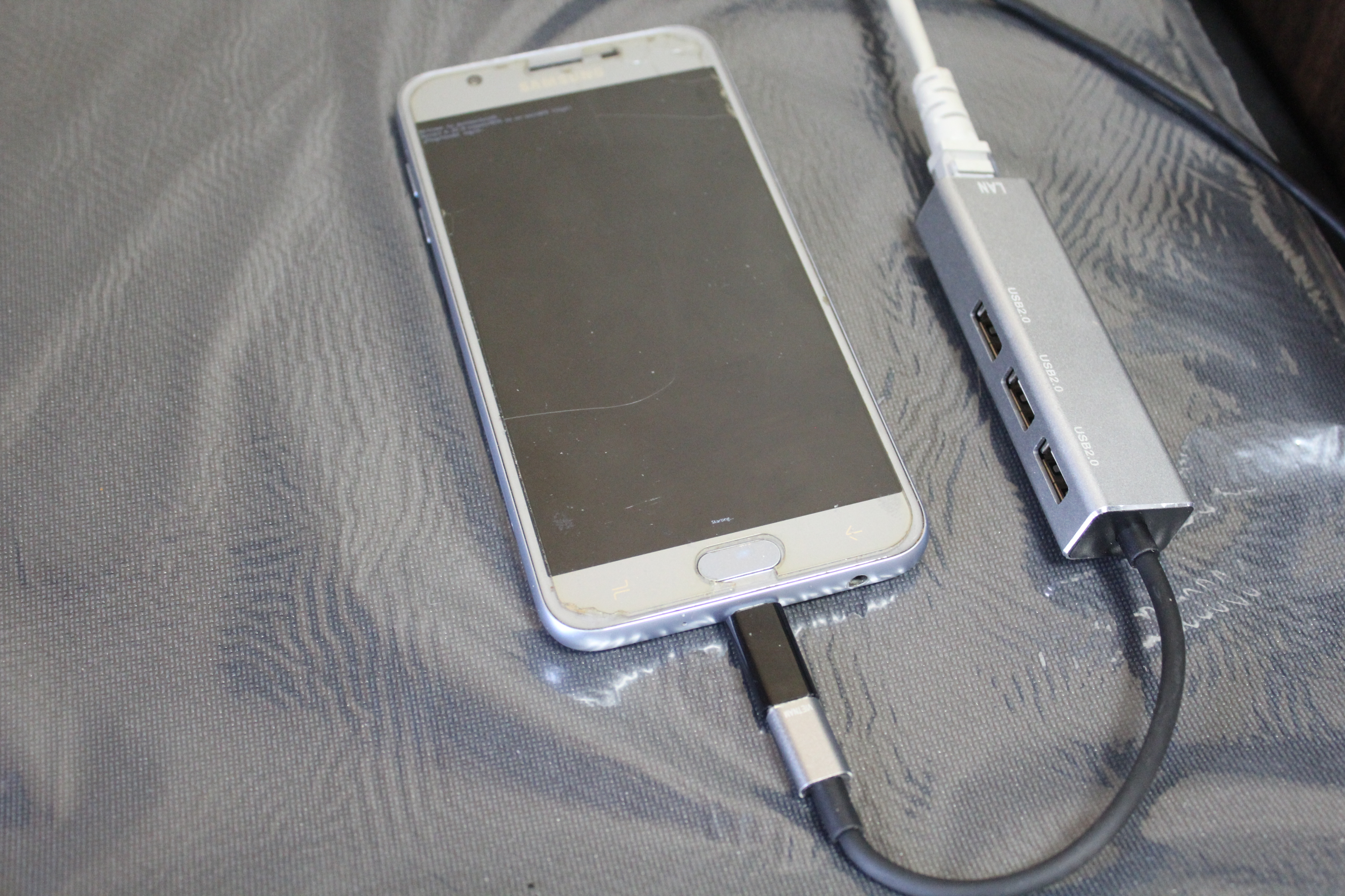 고립된 모바일 기지를 깨우다: postmarketOS 환경에서 USB 이더넷 관로 영구 요새화 성공기 대표 이미지
