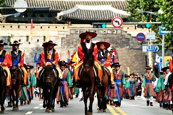 싸우는 자와 도피하는 자, 전장의 선 인류